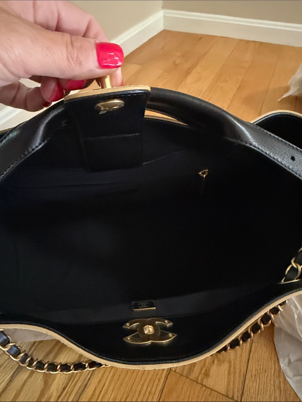 CHANEL 25 beige suede and black lambskin - Picture 9 of 12